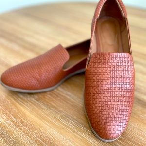 Universal Thread size 7.5 Women’s Brown loafer shoes